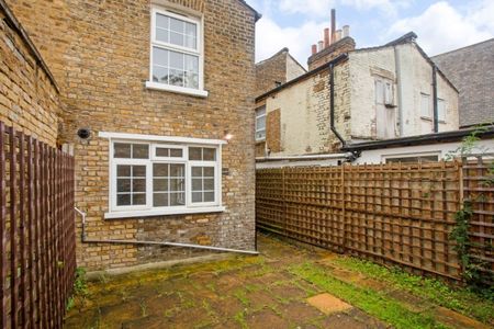 4 bedroom terraced house to rent - Photo 3