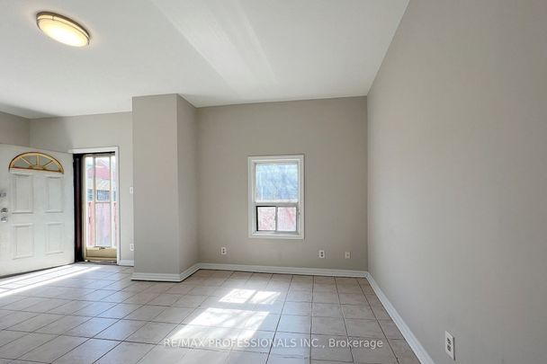 For Lease - 345 Dundas Street Unit# Upper, Toronto, Ontario - Photo 1