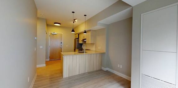 Luxury 1-Bed Apartment in the Heart of Downtown - April 1st - Photo 2