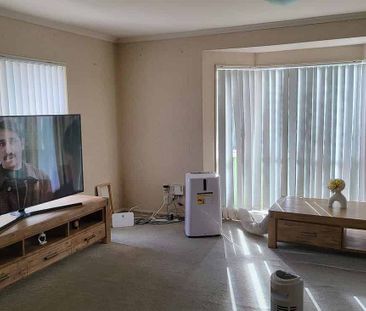 3Bedrooms, 2 Bathrooms House In Flatbush $750 - Photo 1