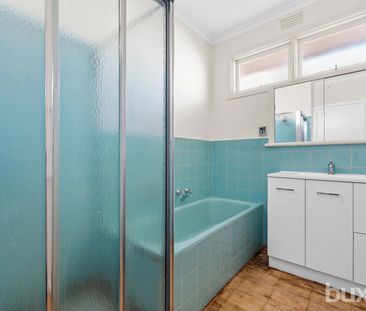 Neat & Tidy 2 Bedroom Streetfront Villa Unit With Garden Outlook! - Photo 6