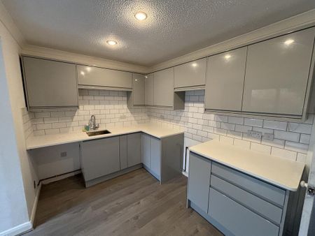 2 bedroom terraced house to rent - Photo 4