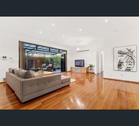29 Mirreen Court, Karawara, WA 6152 - Photo 1