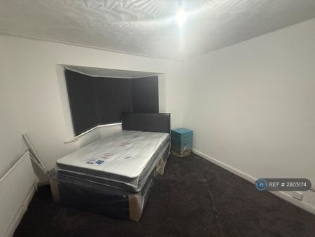 1 bedroom in a house share to rent - Photo 4