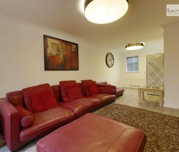 1 bedroom in a house share to rent - Photo 2