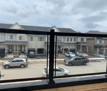 For Lease - 2023 Cameron Lott Crescent, Oshawa, Ontario - Photo 4