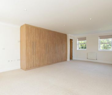 6 bedroom detached house to rent - Photo 2