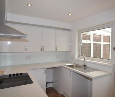 2 bedroom semi-detached house to rent - Photo 5