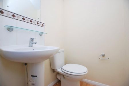 3 bedroom semi-detached house to rent - Photo 3