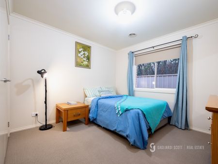 Stunning 4 bedroom home - Photo 4