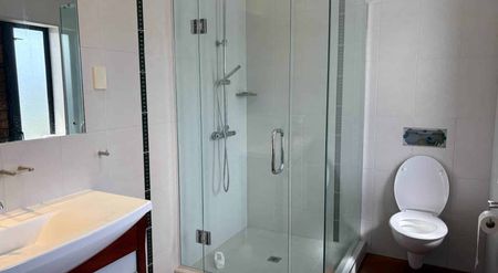 Short-Term Opportunity! Spacious 4-Bed Home in... - Photo 4