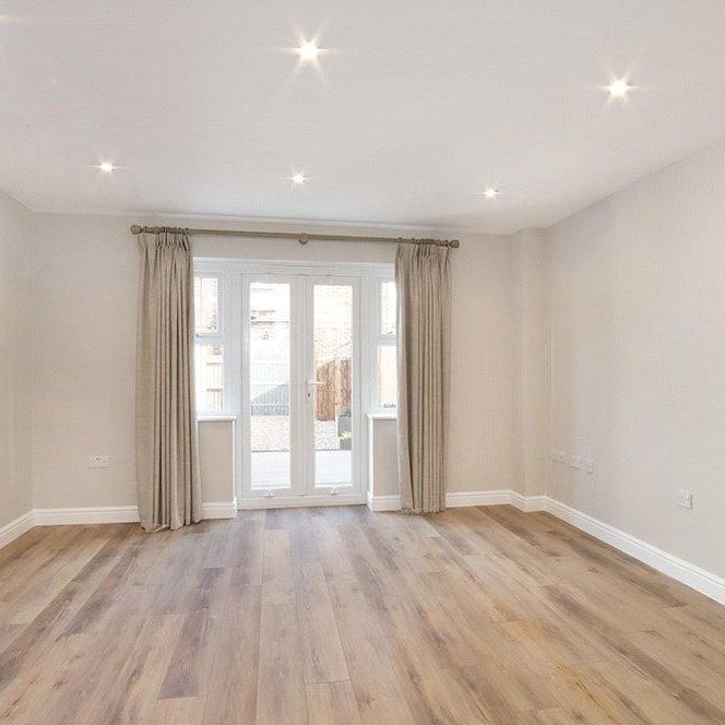 3 bedroom terraced house to rent - Photo 1