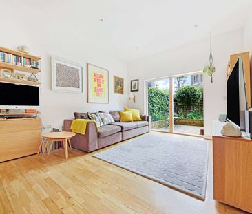 Two double bedroom apartment with substantial private garden. - Photo 4