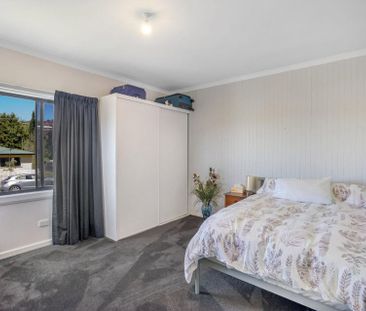 Spacious Family Home in Montrose - Photo 6