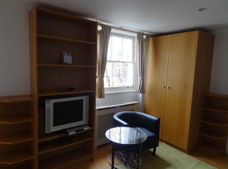 A charming studio apartment on the third floor in the vibrant area of Bloomsbury, London WC1H. - Photo 3