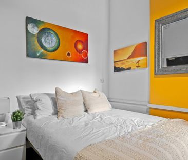 Redfern - Photo 1