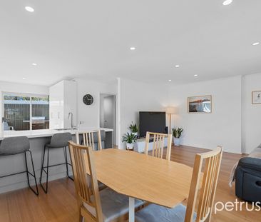 Modern Family Home - Photo 4