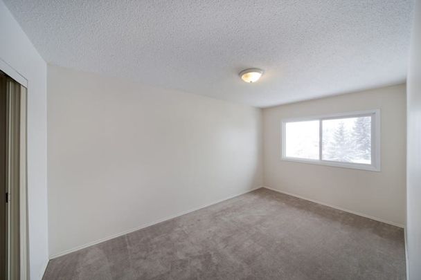 609A Cricket Ct NW, Edmonton, AB, T5T 2B2 - Photo 1