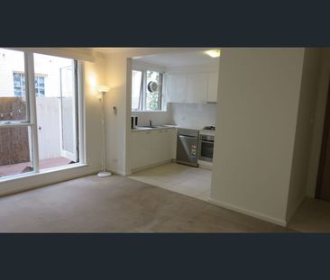UNIT 2/28 Tivoli Road, South Yarra, Vic 3141 - Photo 5