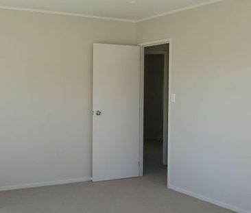 Charming 2BR Home w/ Garden & Deck! - Photo 4