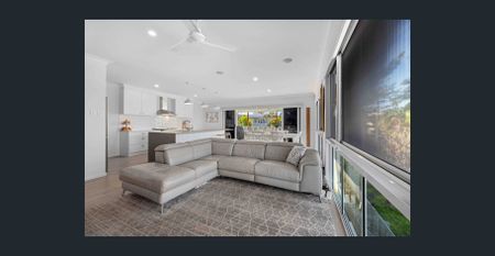 Spacious 4-Bedroom Family Home with Multiple Living Areas & Water Glimpses - 3 Minutes To The Waterfront - Photo 3