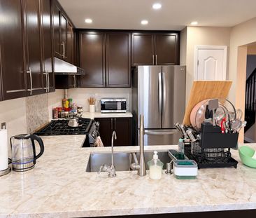 For Lease - 19 Signature Lane, Brampton, Ontario - Photo 3