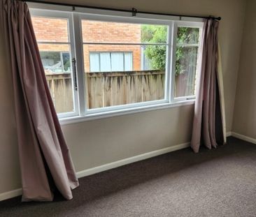 Lovely, four bedroom home in sought after Hillcrest School zones. - Photo 3