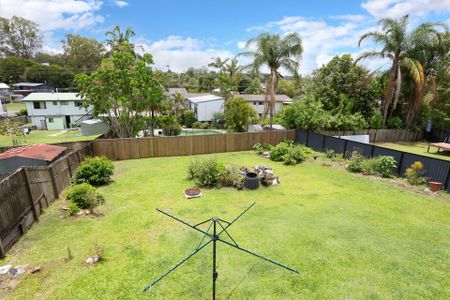 CHARMING RENOVATED 3 BEDROOM HOME WITH STUDY/4TH BEDROOM - Photo 2