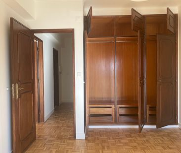 Apartamento T2 totalmente renovado com garagem box junto ao Colégio... - Foto 6