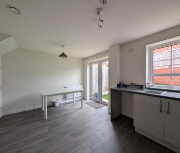 3 bedroom semi-detached house to rent - Photo 5