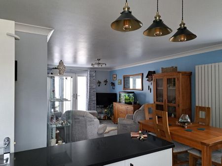 2 bedroom flat to rent - Photo 2