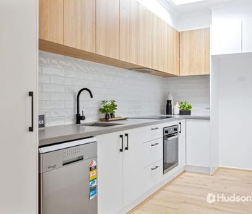 Light, breezy feel, your stylish home awaits! - Photo 6