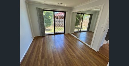 Modern 4-Bedroom Home in Prime Liverpool Location - Photo 2