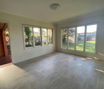 Brick Home for Rent – Perfect for Working Couples Seeking Space and... - Photo 1