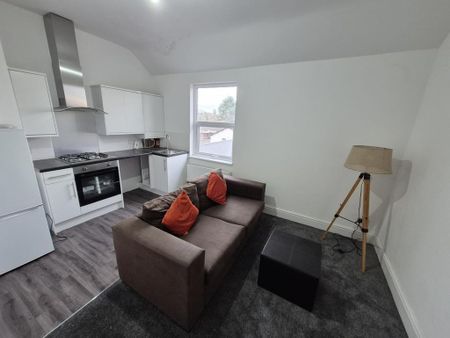 2 bedroom flat to rent - Photo 2