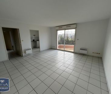 Location Appartement 3 pièces 62m² ST MICHEL 16470 - Photo 2