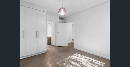 Modern 1- Bedroom Apartment in Prime Inner-City Location - Photo 4