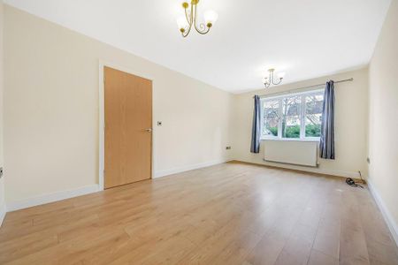 4 bedroom semi-detached house to rent - Photo 4