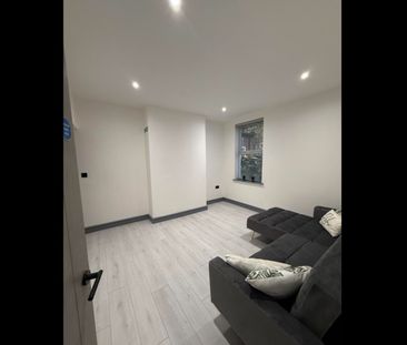 2 Bed Flat, Birkin Avenue, NG7 - Photo 2