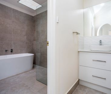 Chic modern townhouse in the heart of the bay - Photo 5