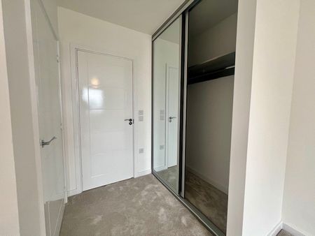 Nightingale Walk, Farnham, Surrey, GU9 - Photo 2