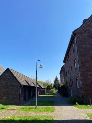 große helle Dachgeschoßwohnung - Photo 3