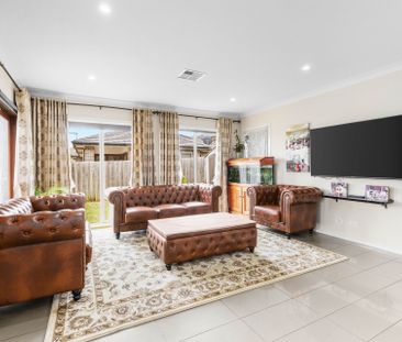 Exquisite Family Living in a Modern Luxury Home - Photo 6