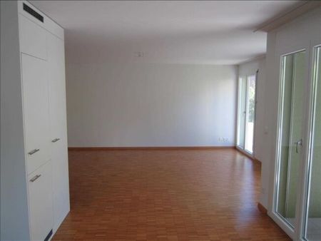 Ground floor apartment surrounded by greenery - Photo 4