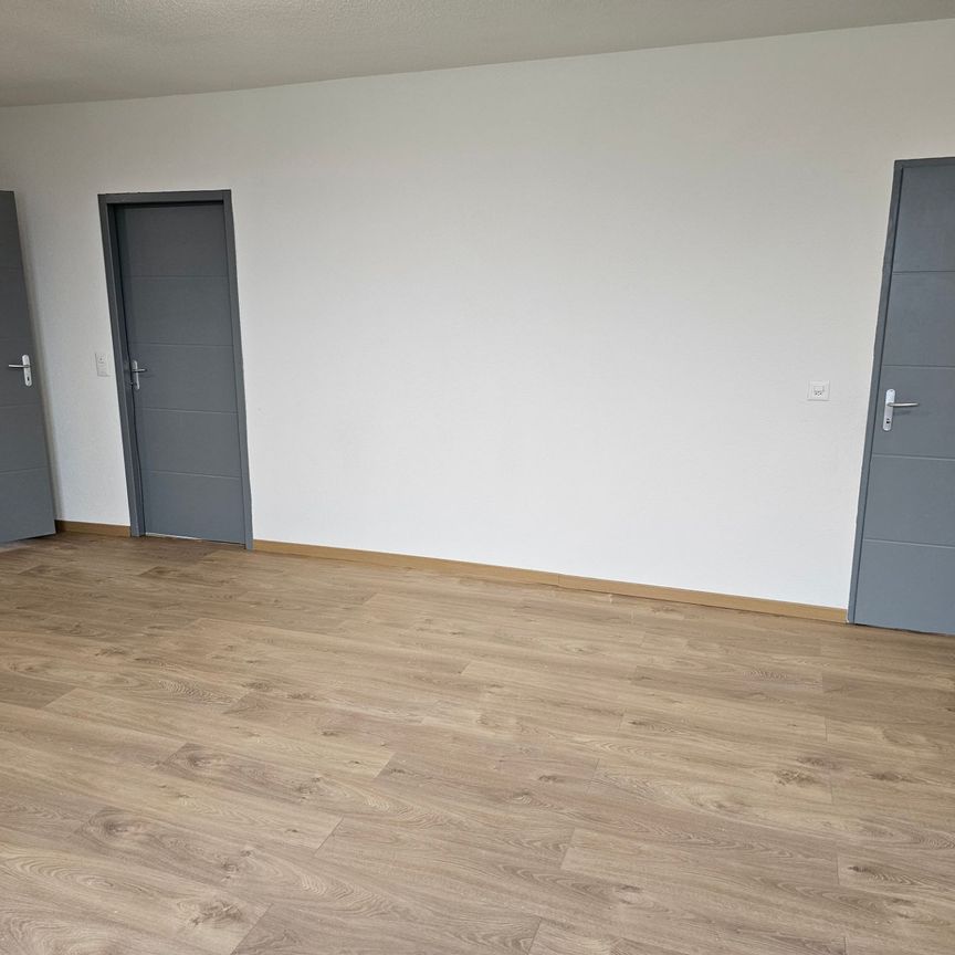 Spacious renovated 3-room apartment Courtedoux – 96 m² - Photo 1