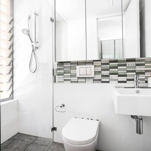 Chic Studio with Leafy Garden - Photo 3