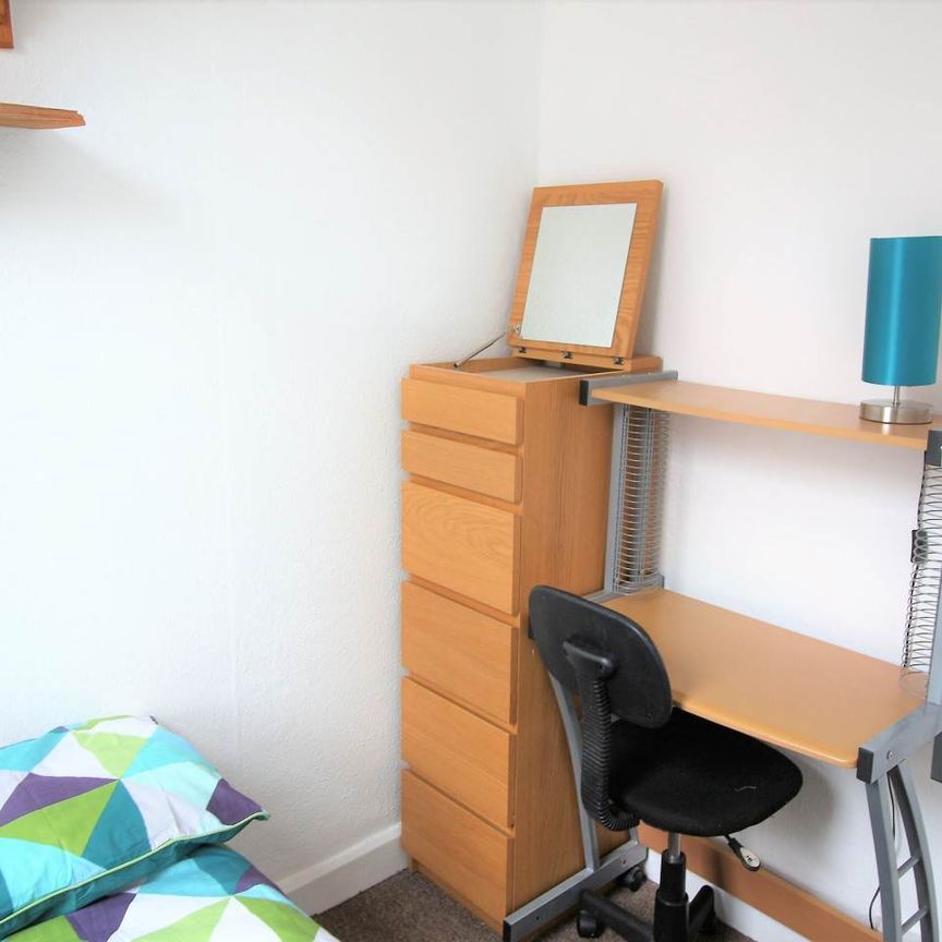 Vicarage Street (Room 2), Kirkstall, Leeds - Photo 1