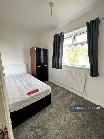 1 bedroom in a house share to rent - Photo 3