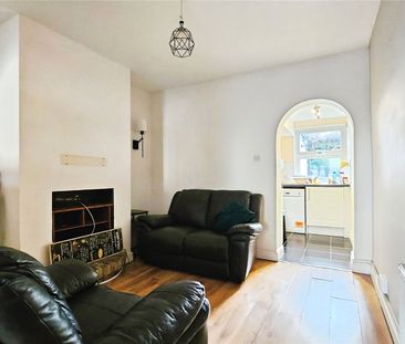 Farnell Road, Staines-upon-Thames, Surrey, TW18 4HT - Photo 6