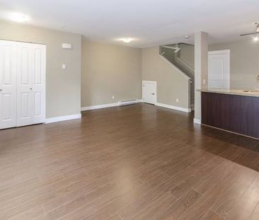 Wonderful 2 Bed / 1.5 Bath PET FRIENDLY Townhouse Avail Now - Photo 3